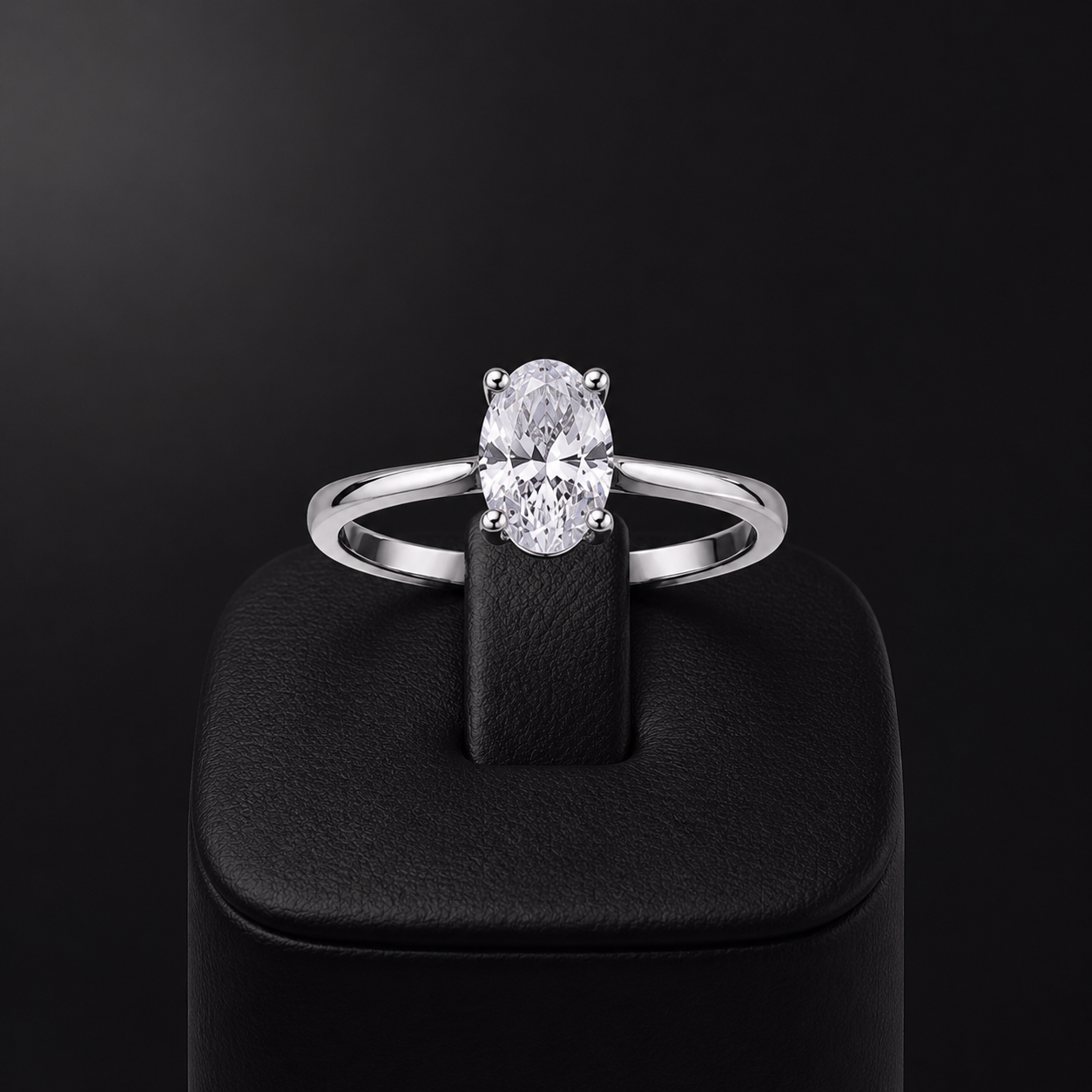 Anillo Solitario con Piedra en Corte Oval en Plata 925