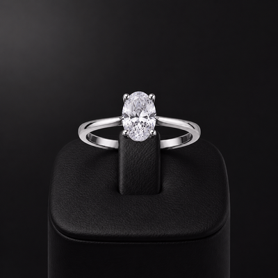 Anillo Solitario con Piedra en Corte Oval en Plata 925