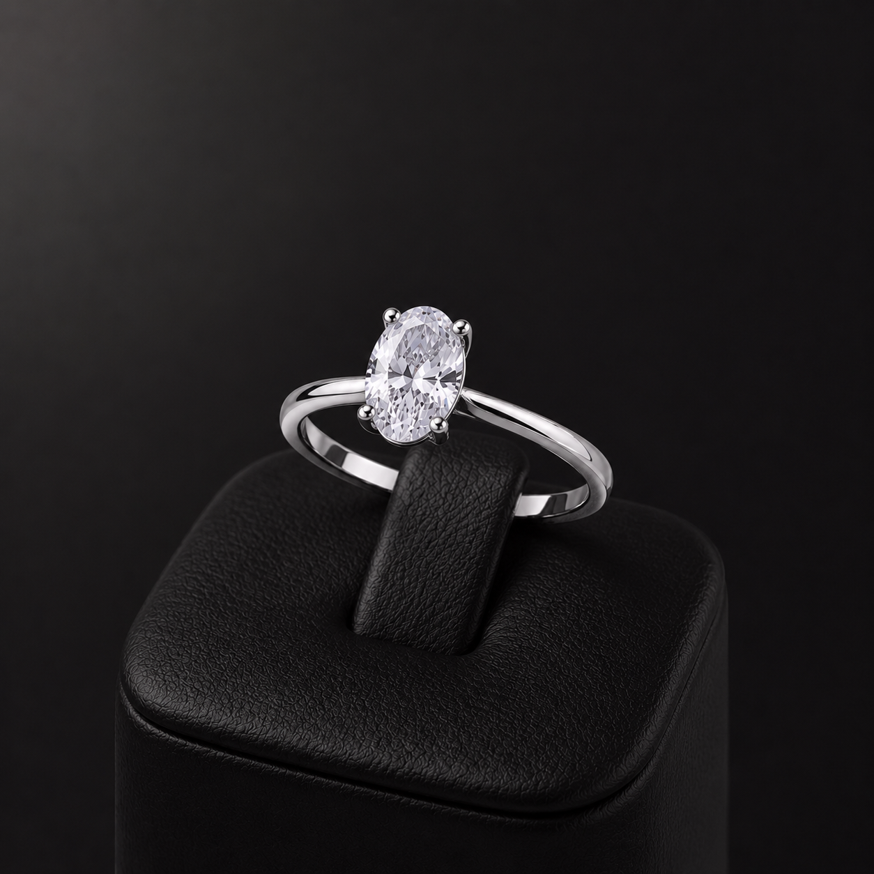 Anillo Solitario con Piedra en Corte Oval en Plata 925