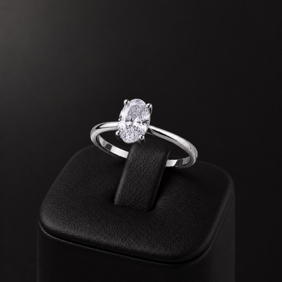 Anillo Solitario con Piedra en Corte Oval en Plata 925