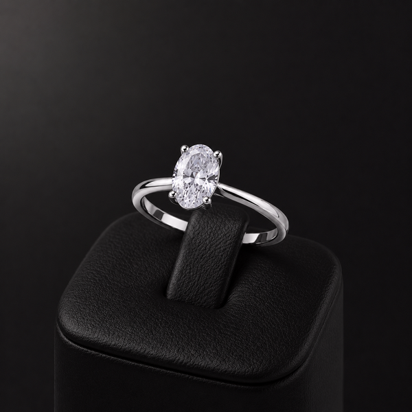 Anillo Solitario con Piedra en Corte Oval en Plata 925