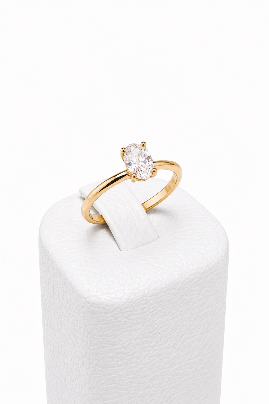 Anillo Solitario con Piedra en Corte Oval